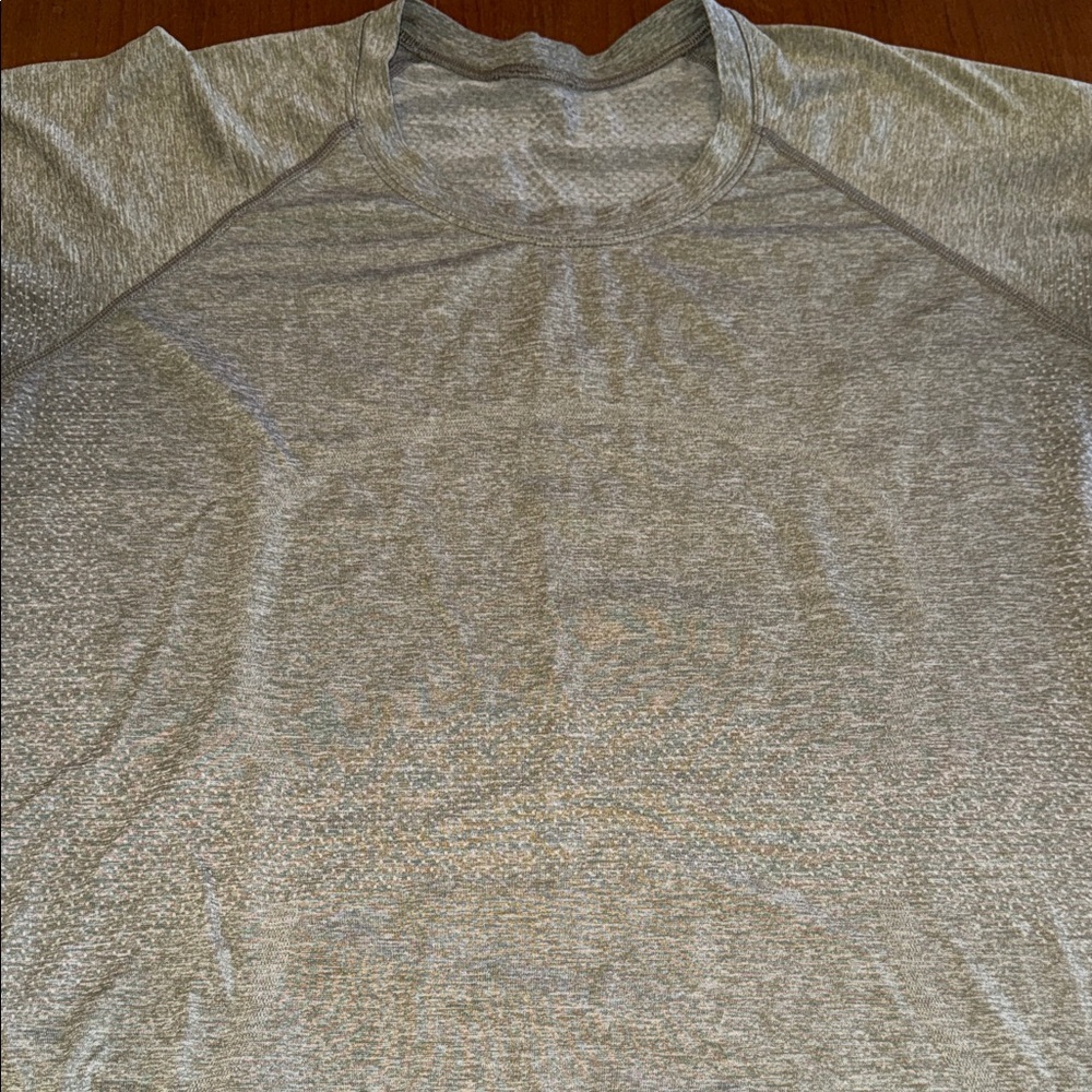 Women’s Lululemon Run Swiftly Short Sleeve Top Stretchy Green Gray EUC Size 14 - Picture 5 of 5